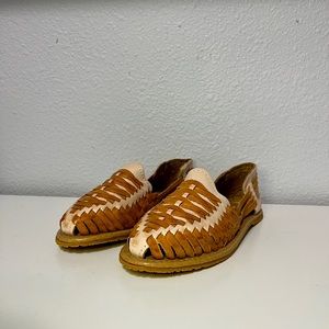 Brown and beige huaraches, handmade in Mexico. 100% leather